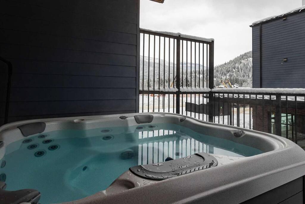 Tally Ho By Revelstoke Vacations Kültér fotó